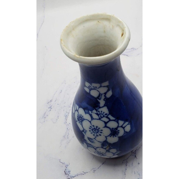 Small Porcelain Chinese Plum Blossom 4 Inch Handpainted Tulip Shaped Vase - Picture 5 of 6